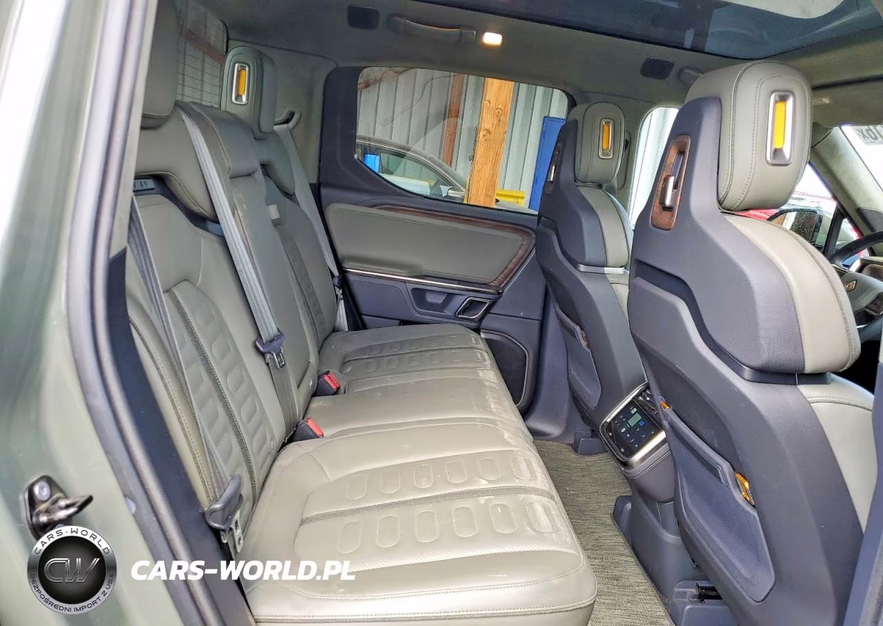 2022 Rivian R1T Launch Edition VIN:7FCTGAAL9NN005127 - 10