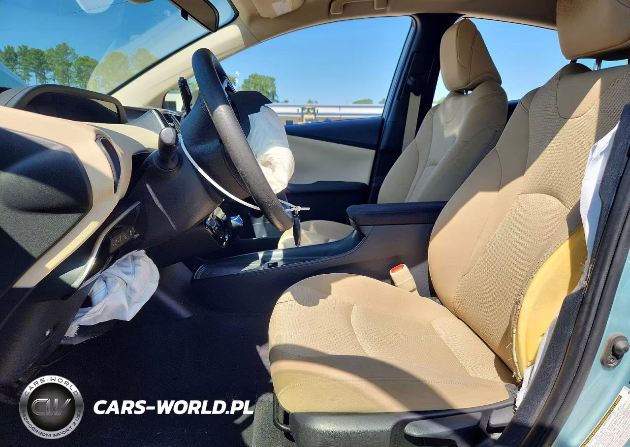 2020 Toyota Prius Le VIN:JTDKARFU6L3117735 - 7