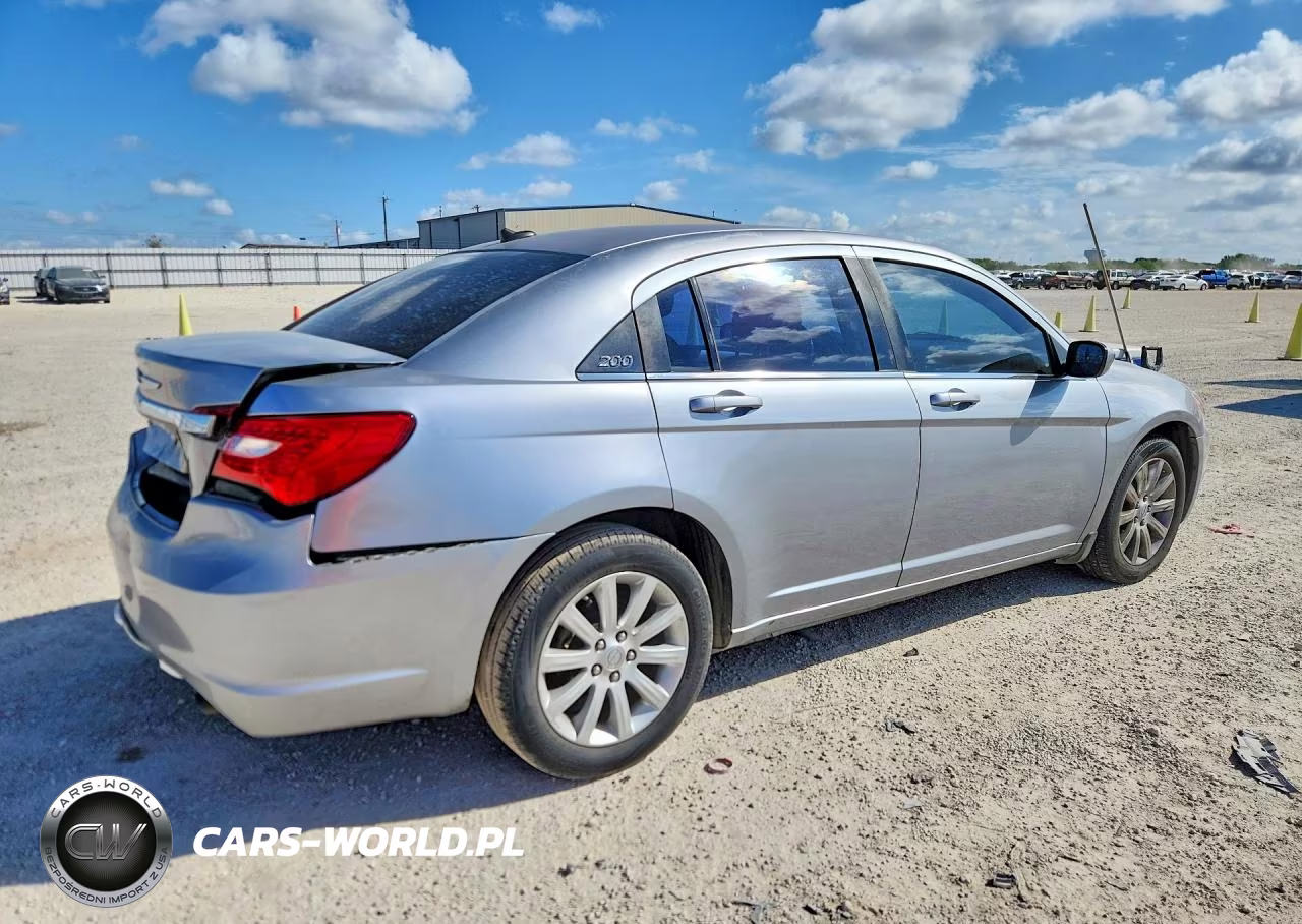 2014 Chrysler 200 Touring VIN:1C3CCBBB1EN128566 - 3