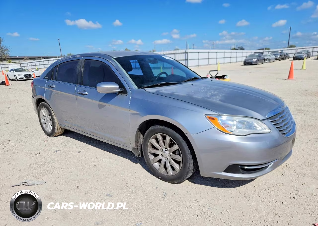 2014 Chrysler 200 Touring VIN:1C3CCBBB1EN128566 - 4