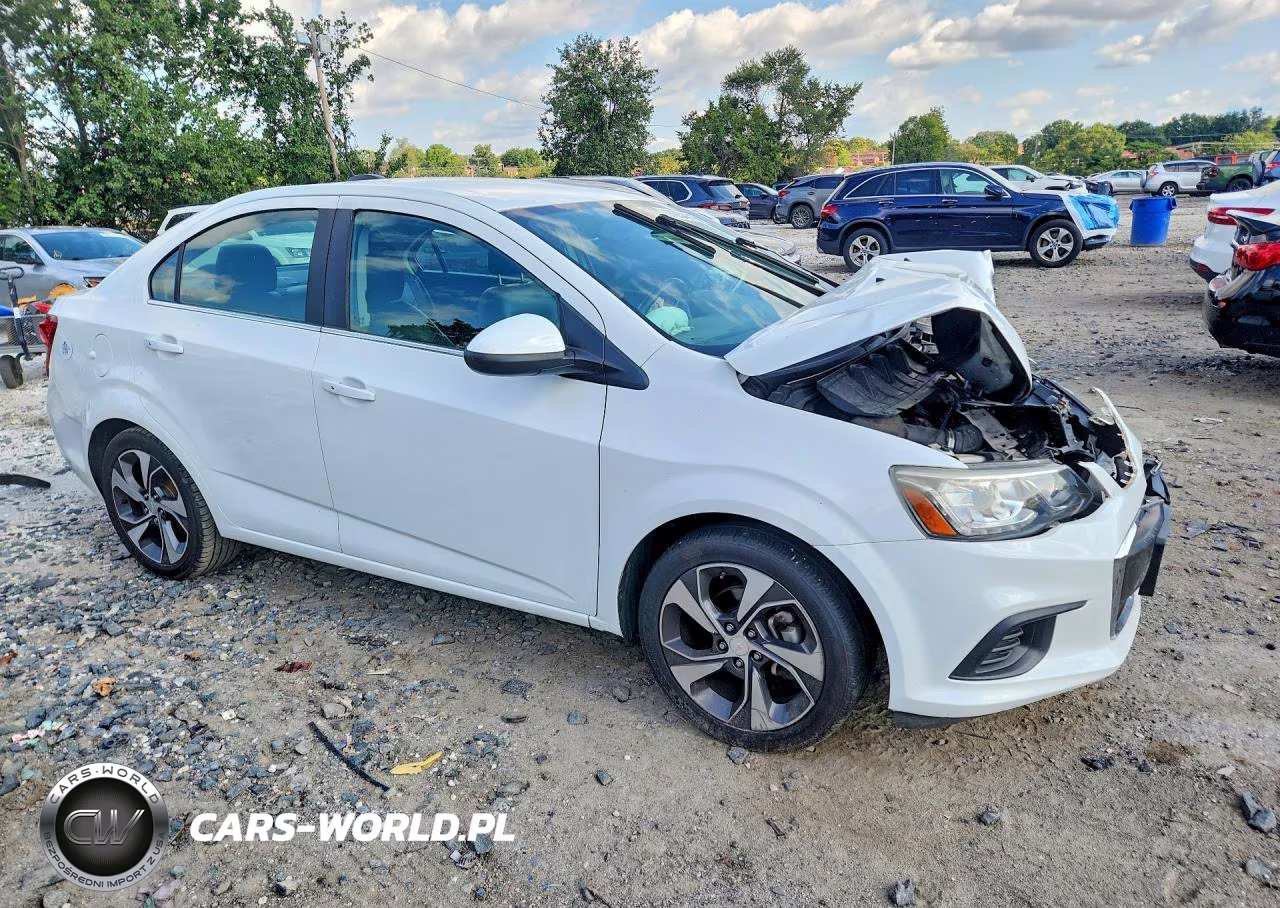 2018 Chevrolet Sonic Premier VIN:1G1JF5SB8J4106830 - 4