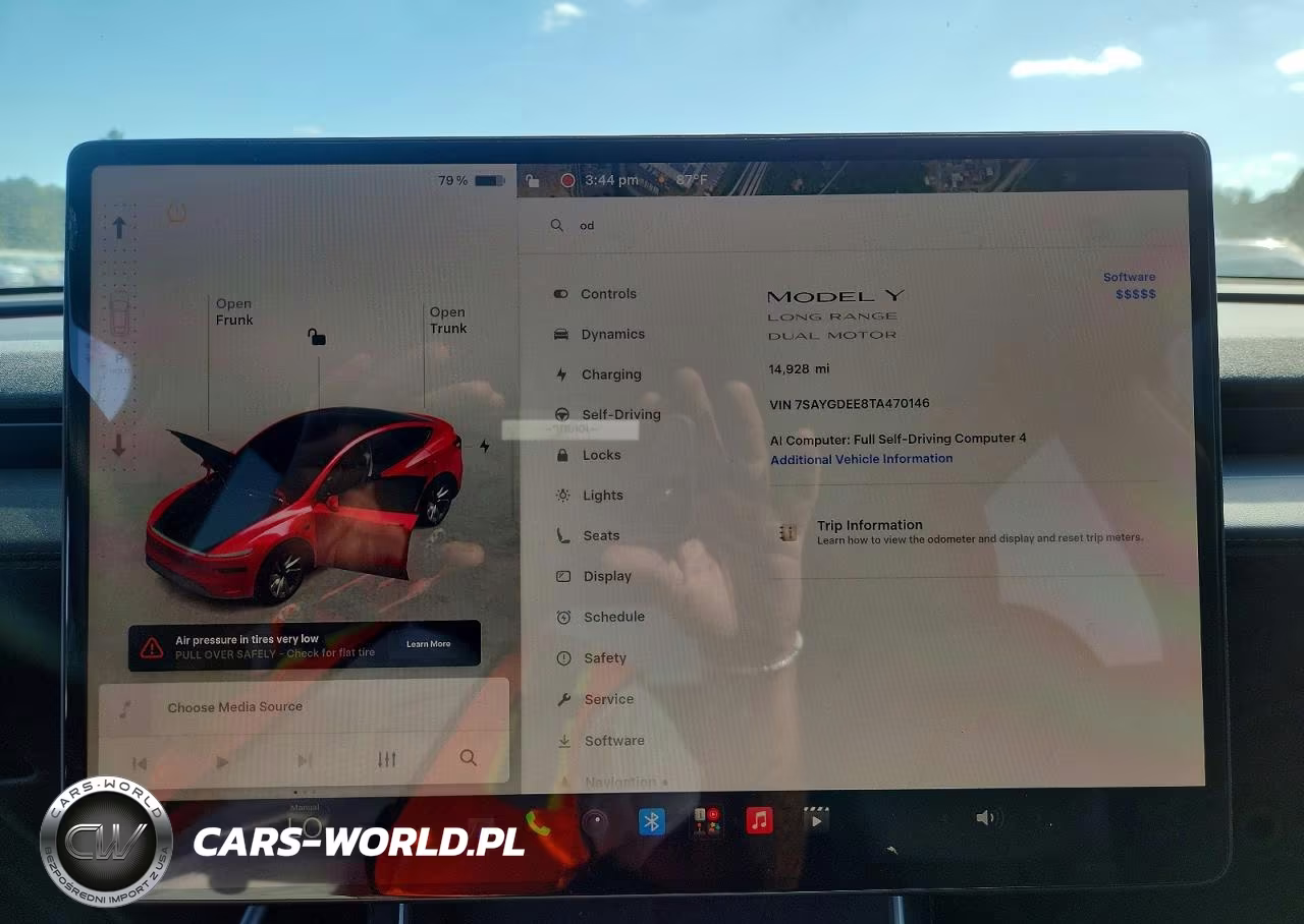 2026 Tesla Model Y VIN:7SAYGDEE8TA470146 - 9