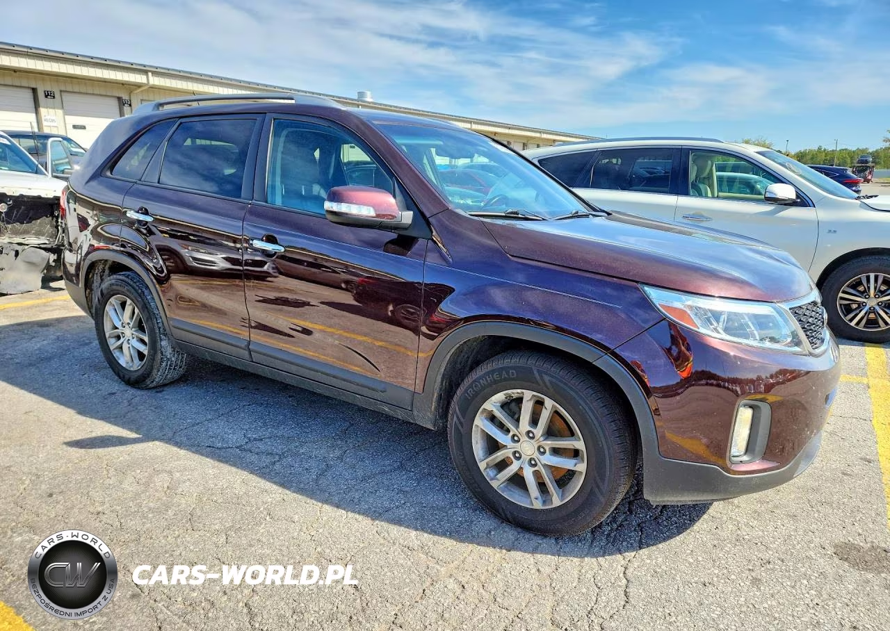 2015 KIA SORENTO LX VIN:5XYKT3A63FG660055 - 4