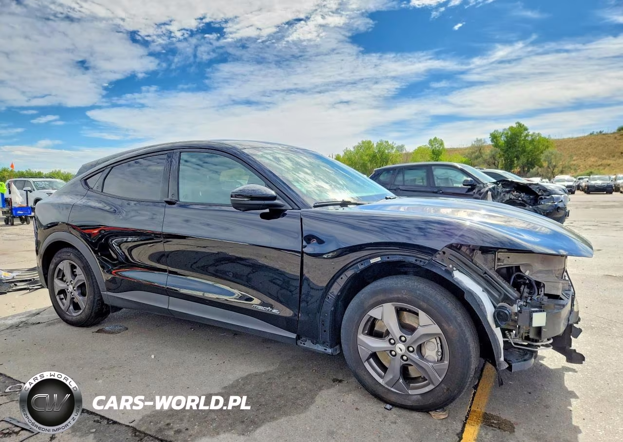 2023 Ford Mustang Mach-E Select VIN:3FMTK1S59PMA84229 - 4