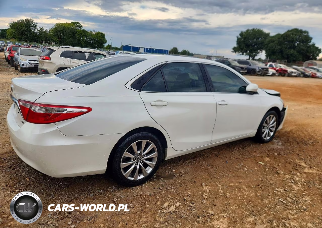 2016 Toyota Camry Xle VIN:4T1BF1FK6GU593383 - 3