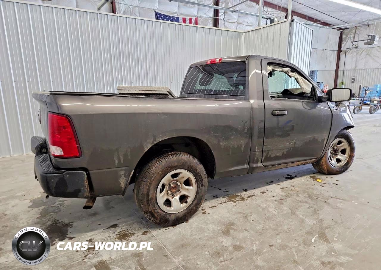 2019 Ram 1500 Classic Tradesman VIN:3C6JR6AG1KG511697 - 3