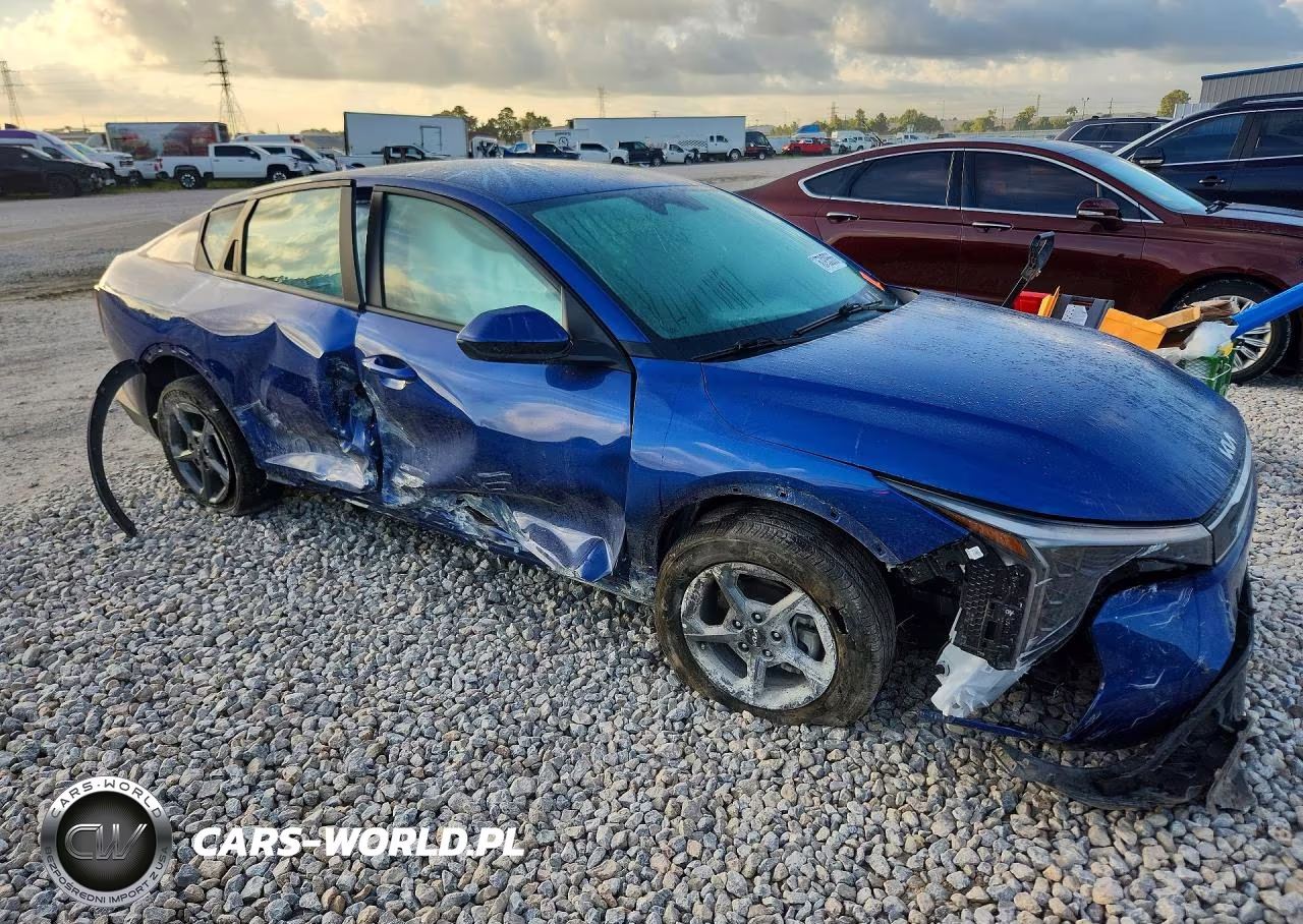 2025 Kia K4 Lxs VIN:3KPFT4DE3SE071900 - 4