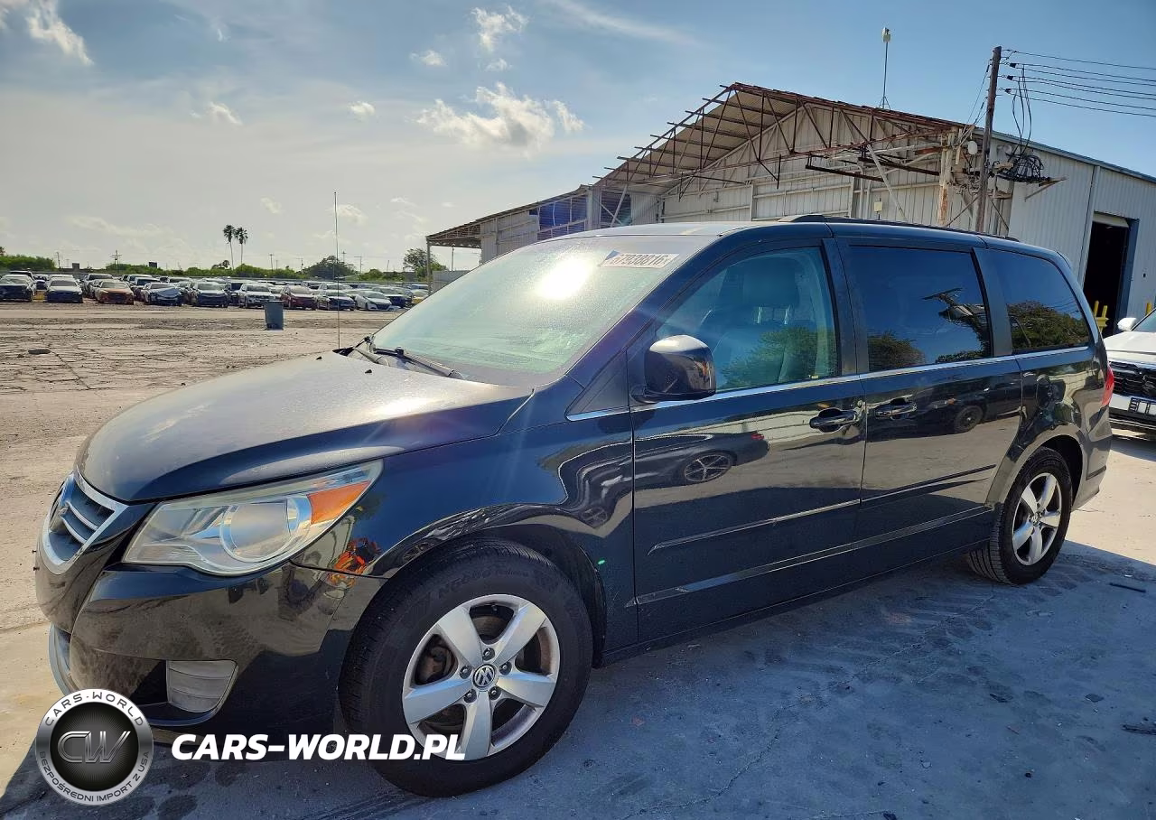 2011 Volkswagen Routan Se
