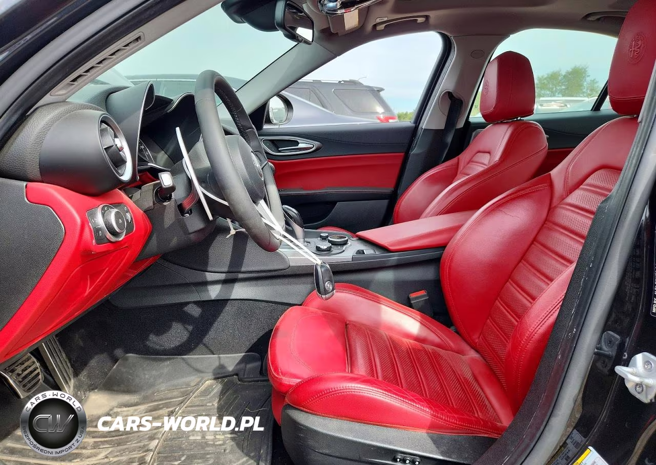 2018 Alfa Romeo Giulia Ti Q4 VIN:ZARFAEEN9J7567038 - 7
