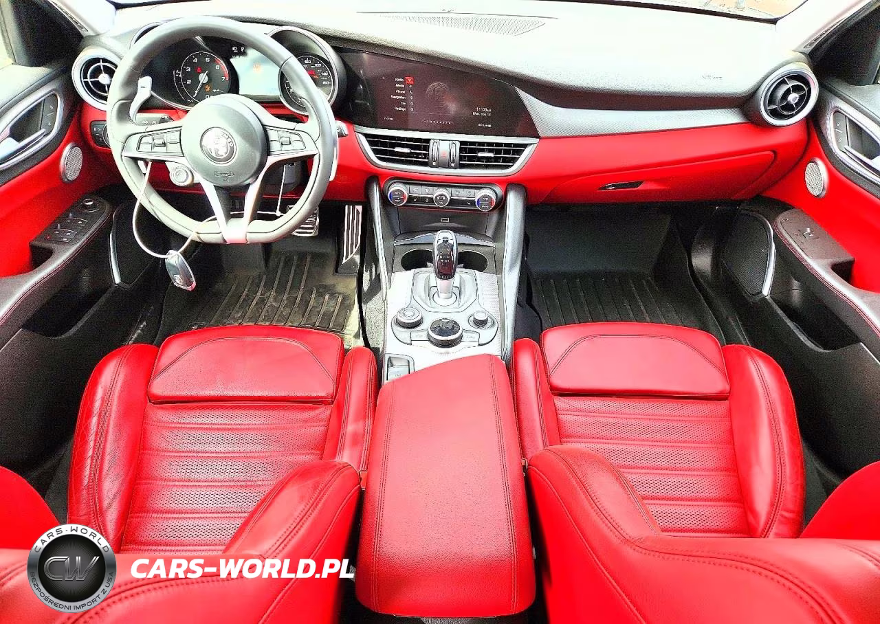 2018 Alfa Romeo Giulia Ti Q4 VIN:ZARFAEEN9J7567038 - 8