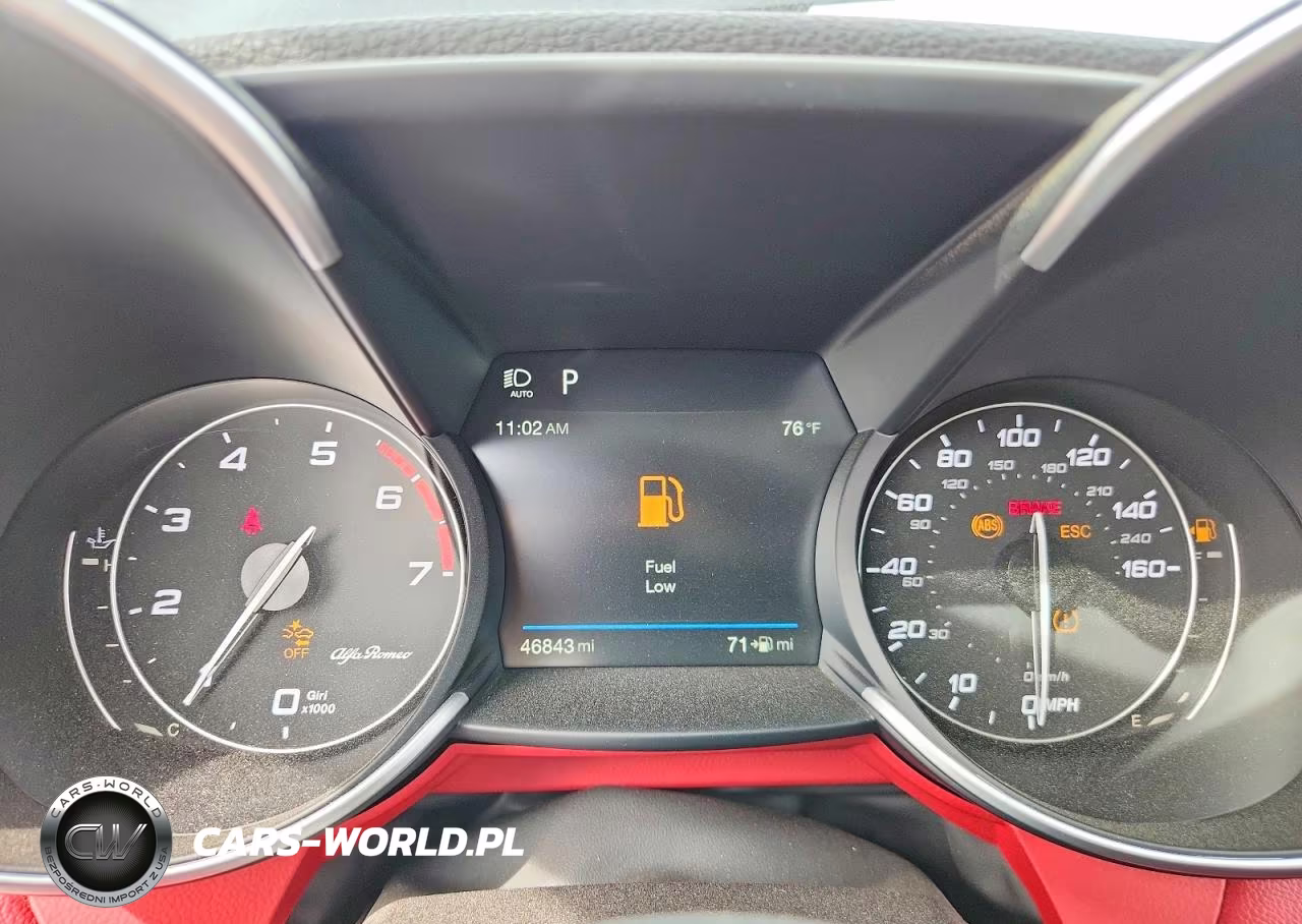 2018 Alfa Romeo Giulia Ti Q4 VIN:ZARFAEEN9J7567038 - 9