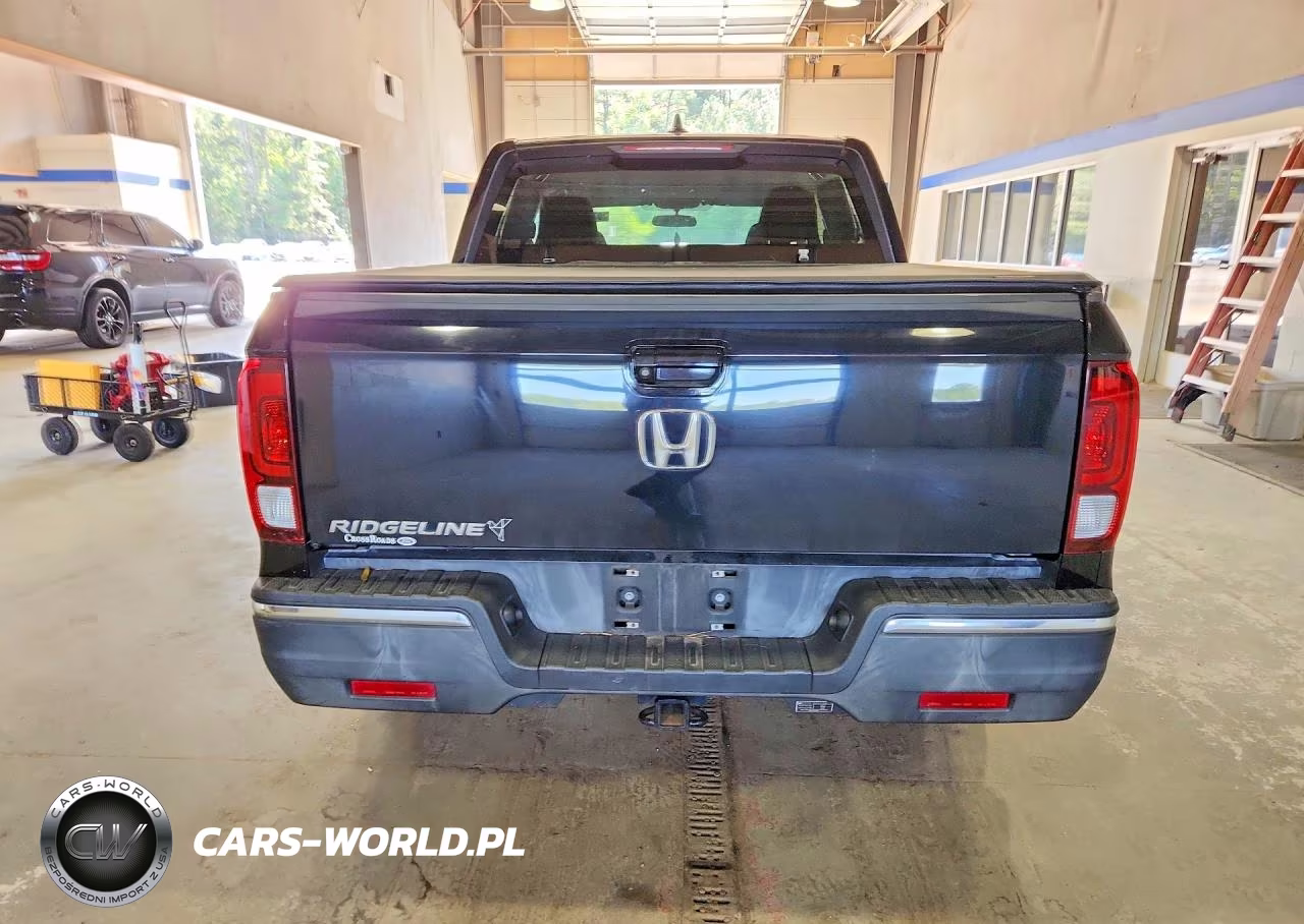2017 Honda Ridgeline Sport VIN:5FPYK2F17HB004155 - 6