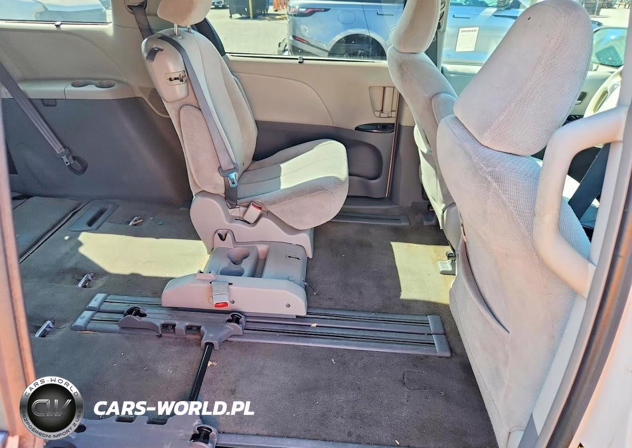 2013 Toyota Sienna Le VIN:5TDKK3DCXDS346584 - 11