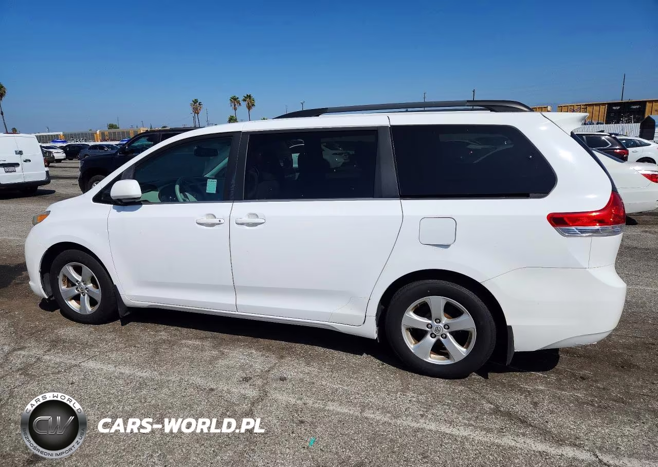 2013 Toyota Sienna Le VIN:5TDKK3DCXDS346584 - 2
