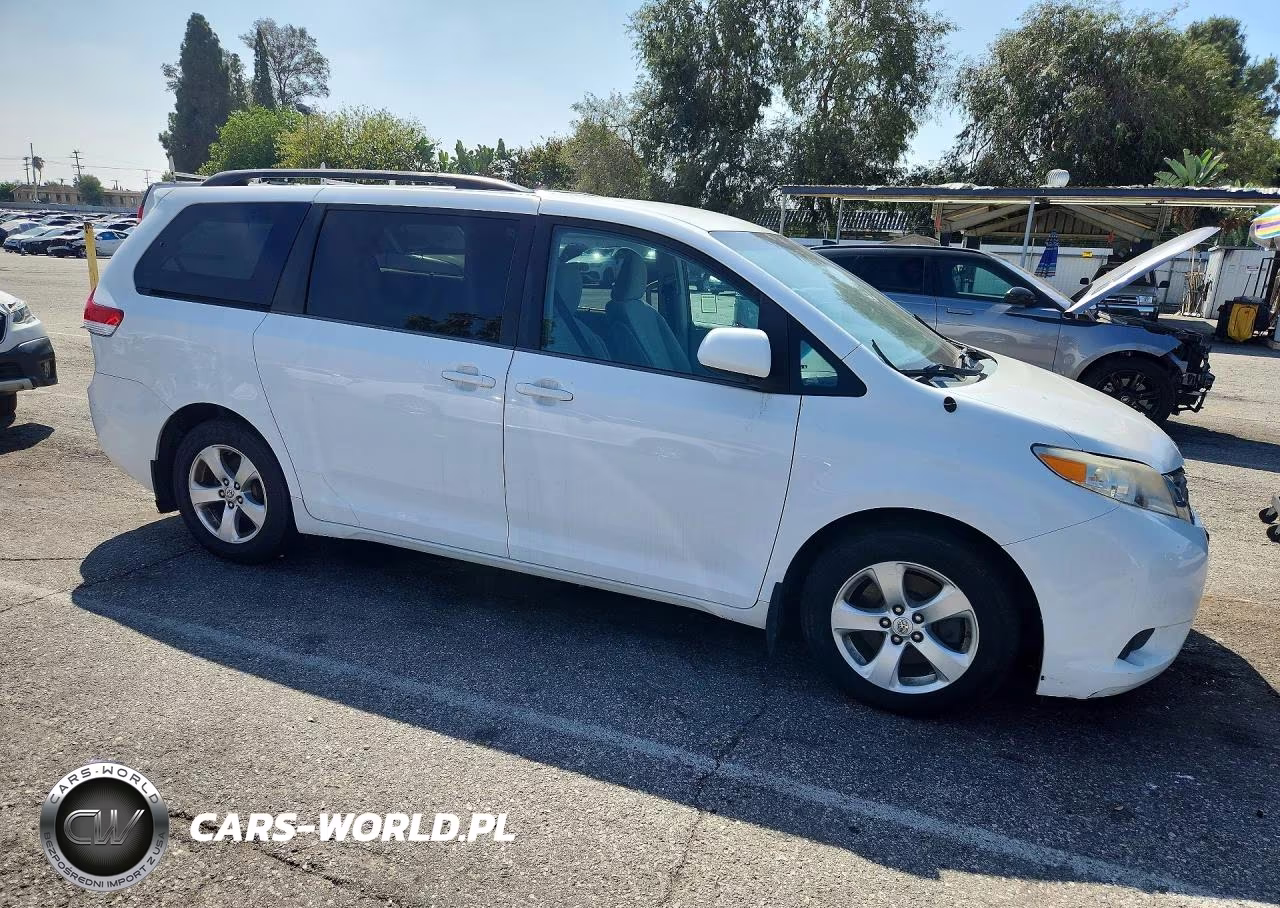 2013 Toyota Sienna Le VIN:5TDKK3DCXDS346584 - 4