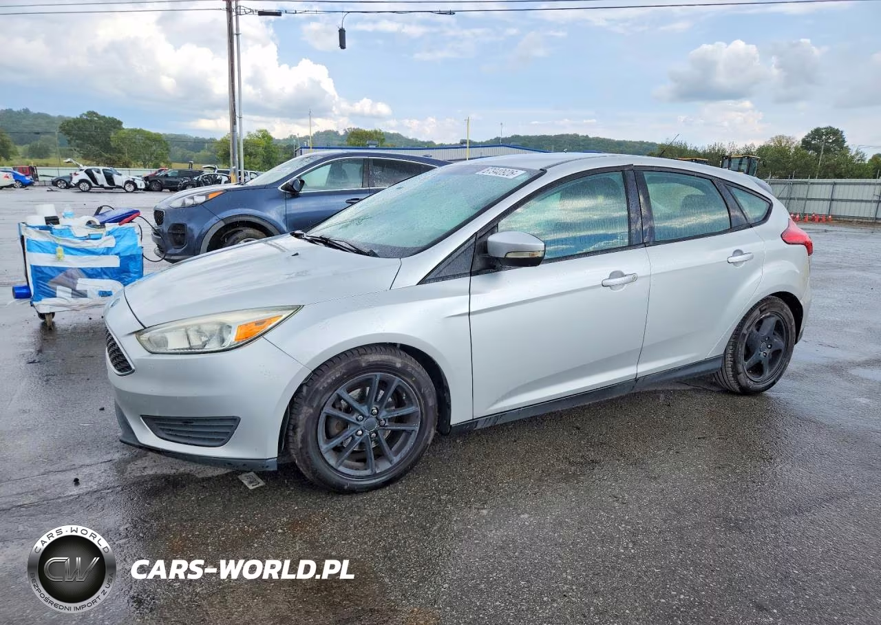 2015 Ford Focus Se VIN:1FADP3K25FL282047 - 1