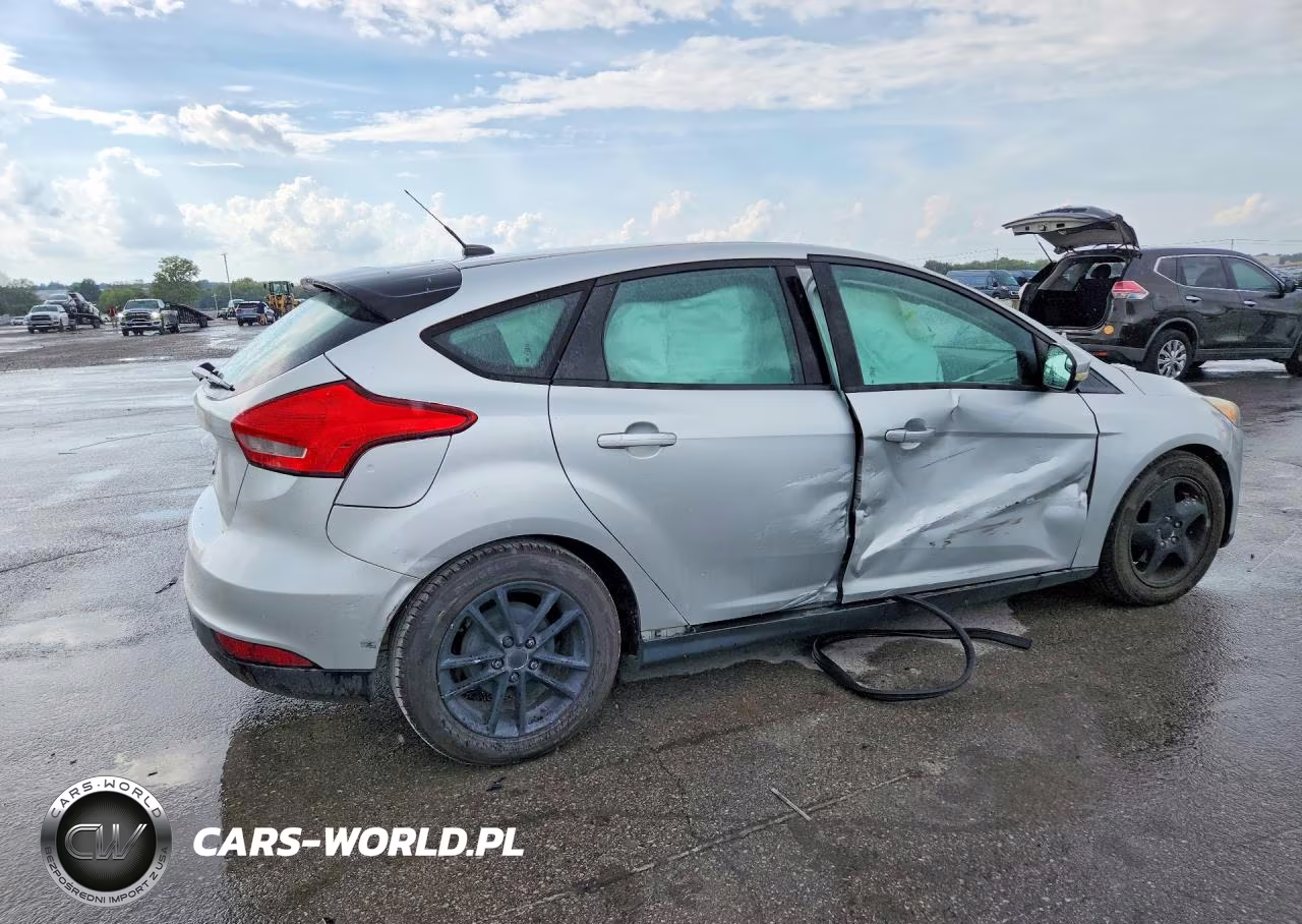 2015 Ford Focus Se VIN:1FADP3K25FL282047 - 3