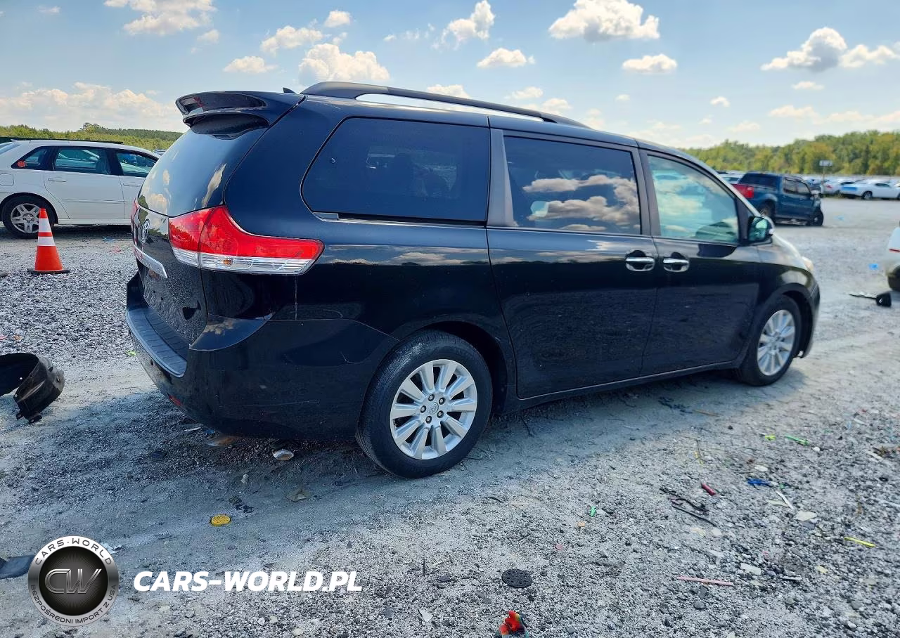 2013 Toyota Sienna Limited 7-Passenger VIN:5TDYK3DC2DS375930 - 3