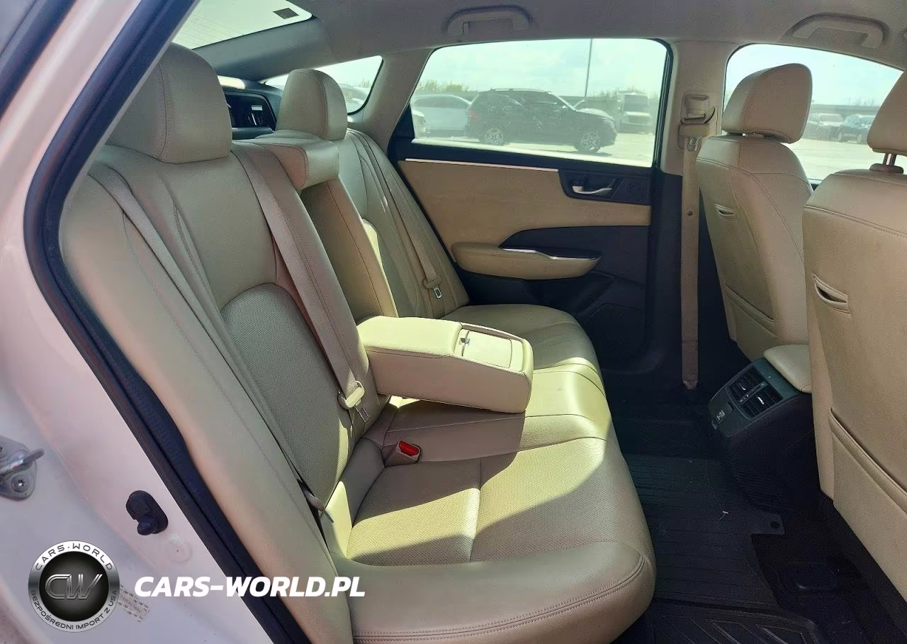 2018 Honda Clarity Touring VIN:JHMZC5F33JC017600 - 10