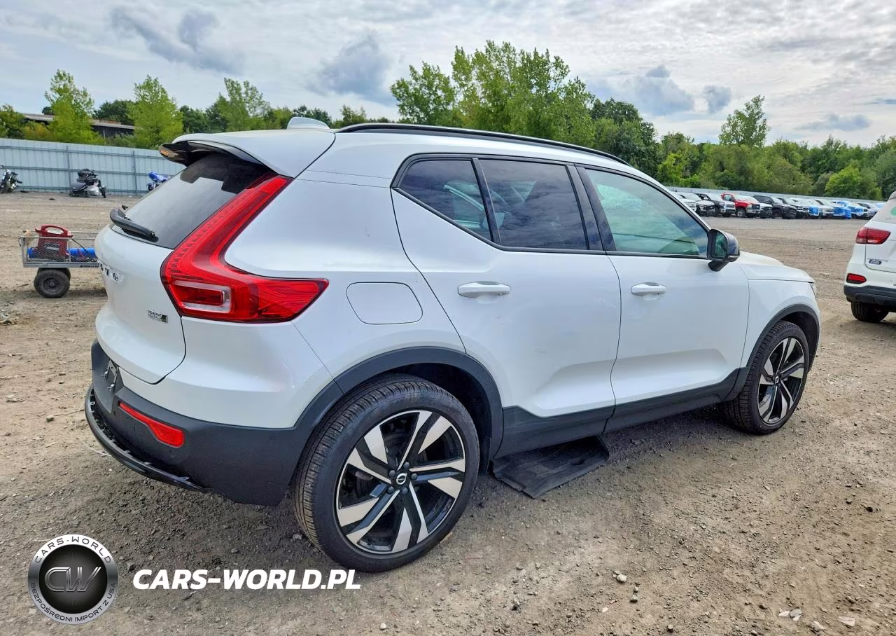 2025 Volvo Xc40 Plus VIN:YV4L12UCXS2462418 - 3