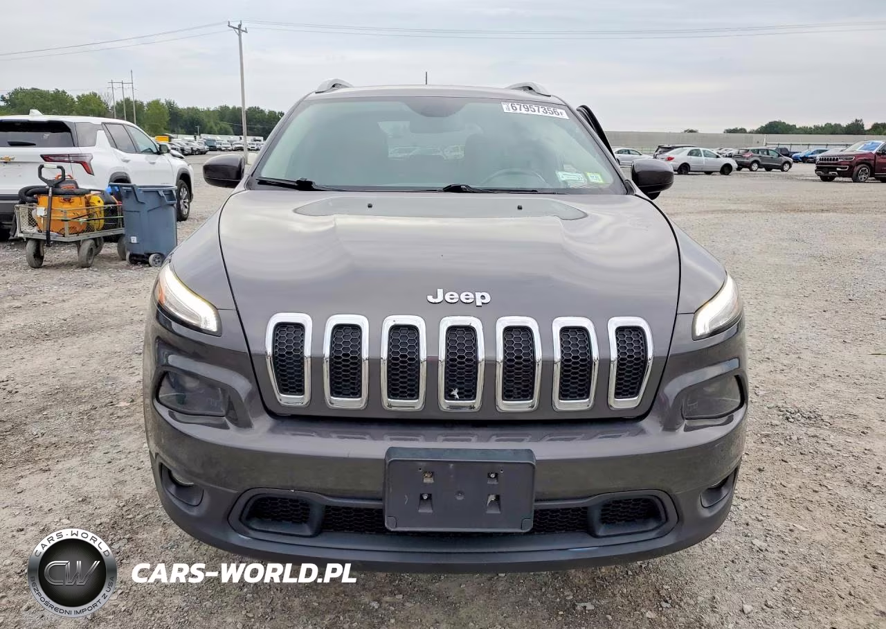 2018 Jeep Cherokee Latitude Plus VIN:1C4PJMLB3JD602028 - 5