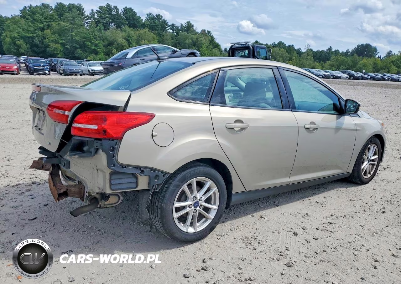 2016 Ford Focus Se VIN:1FADP3F25GL239985 - 3