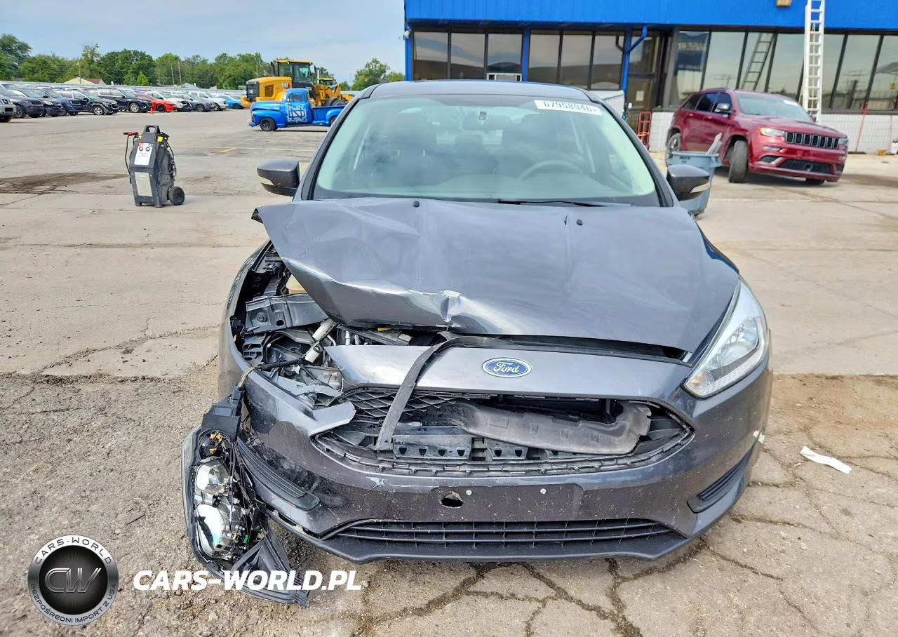 2017 Ford Focus Se VIN:1FADP3F21HL229388 - 5