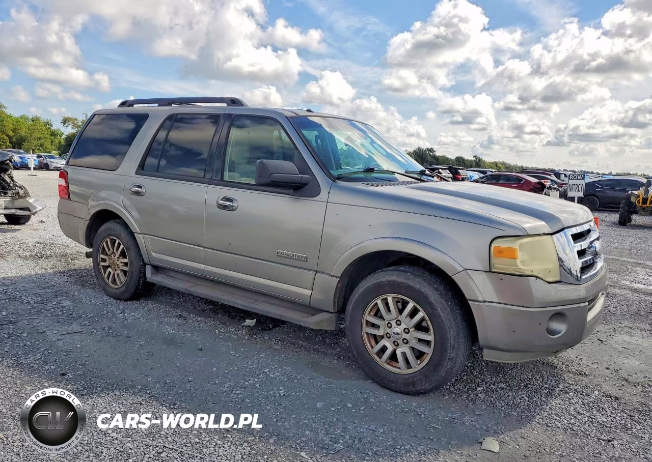 2008 Ford Expedition Xlt VIN:1FMFU155X8LA47423 - 4