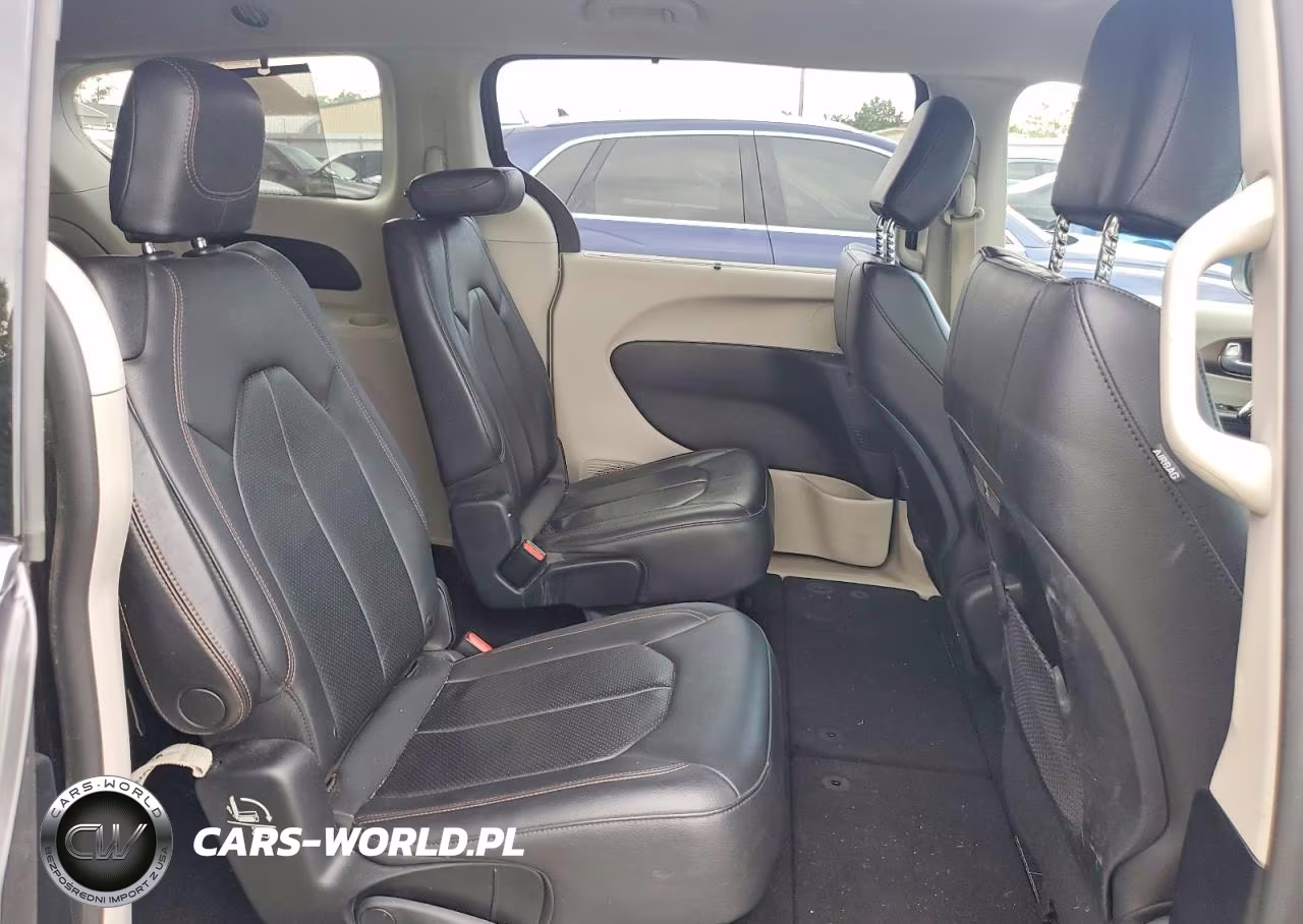 2018 Chrysler Pacifica Touring L VIN:2C4RC1BG5JR104246 - 11