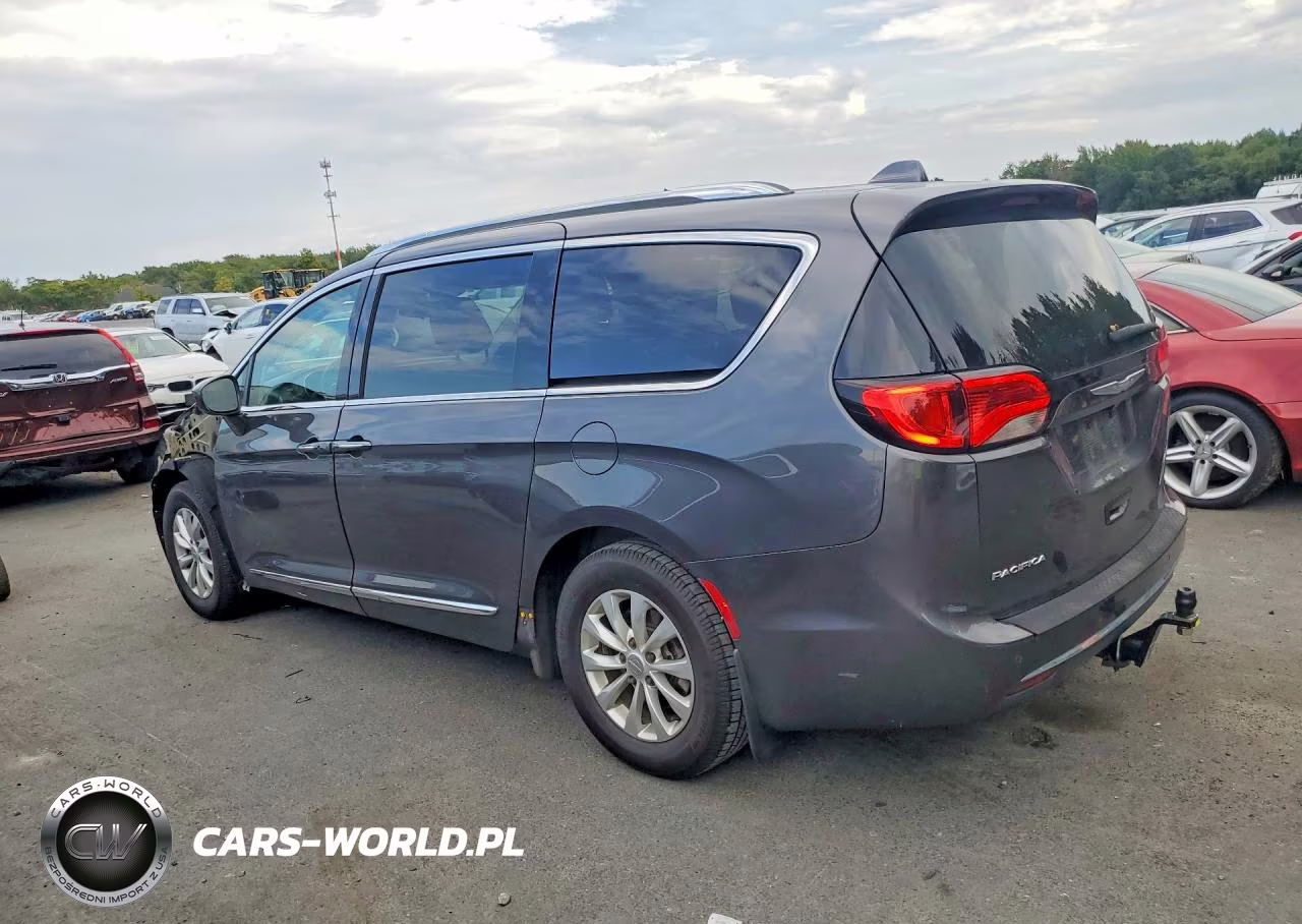 2018 Chrysler Pacifica Touring L VIN:2C4RC1BG5JR104246 - 2