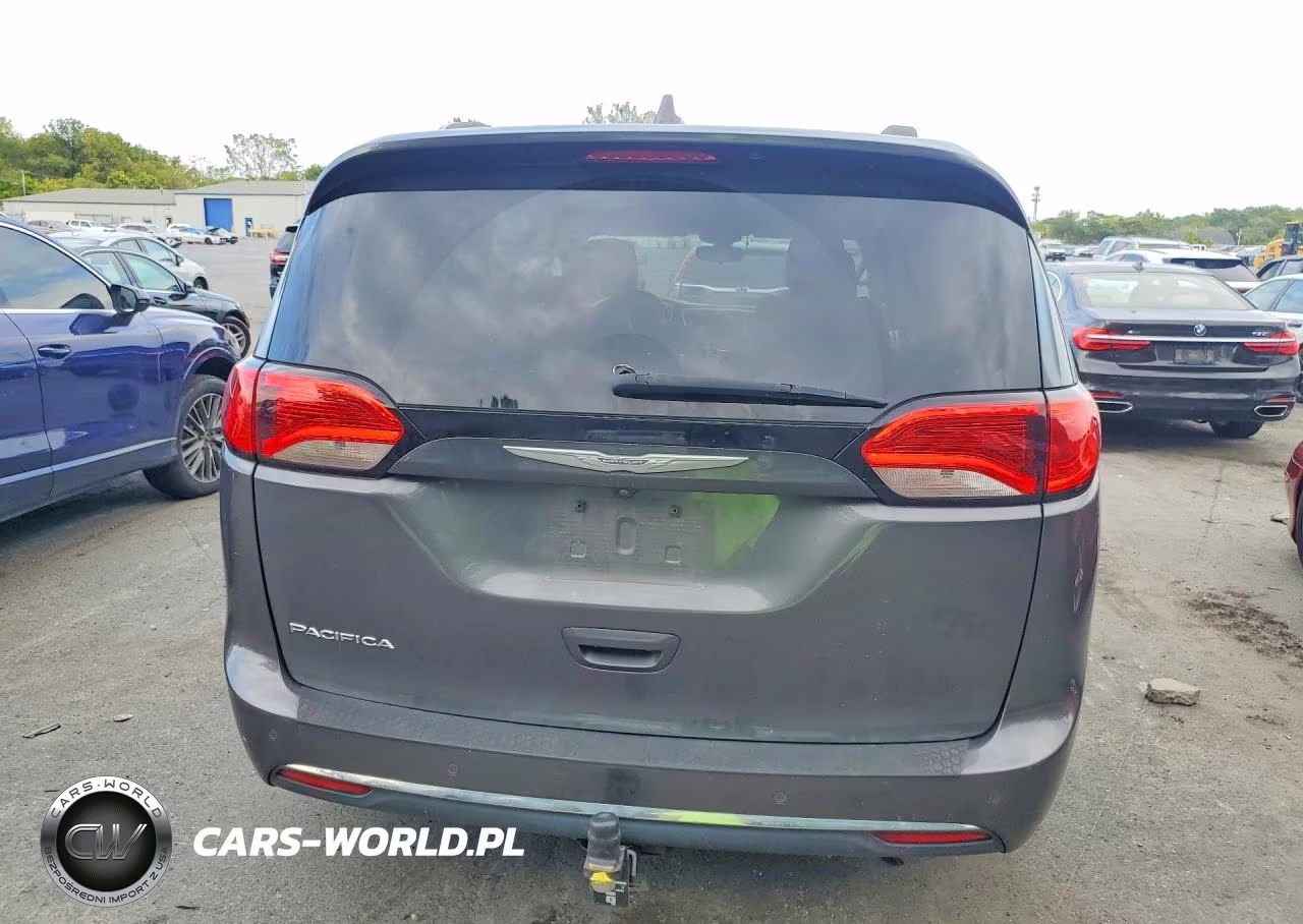 2018 Chrysler Pacifica Touring L VIN:2C4RC1BG5JR104246 - 6