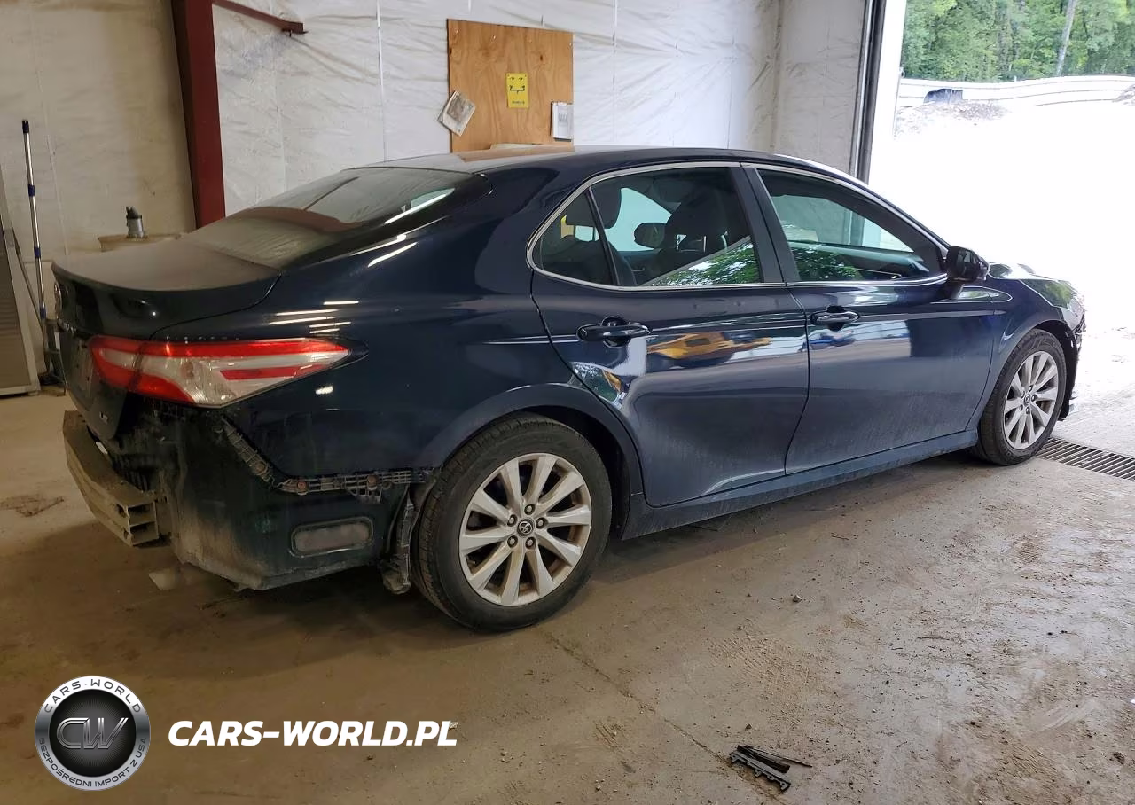 2018 Toyota Camry Le VIN:4T1B11HK5JU656251 - 3