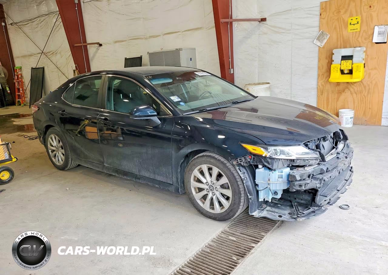 2018 Toyota Camry Le VIN:4T1B11HK5JU656251 - 4