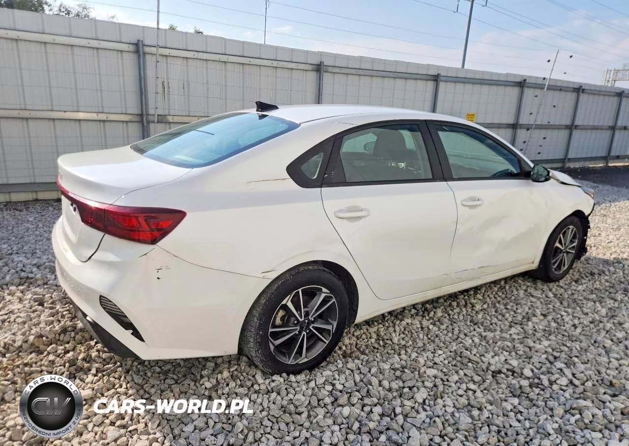 2023 Kia Forte Lxs VIN:3KPF24AD6PE572561 - 3