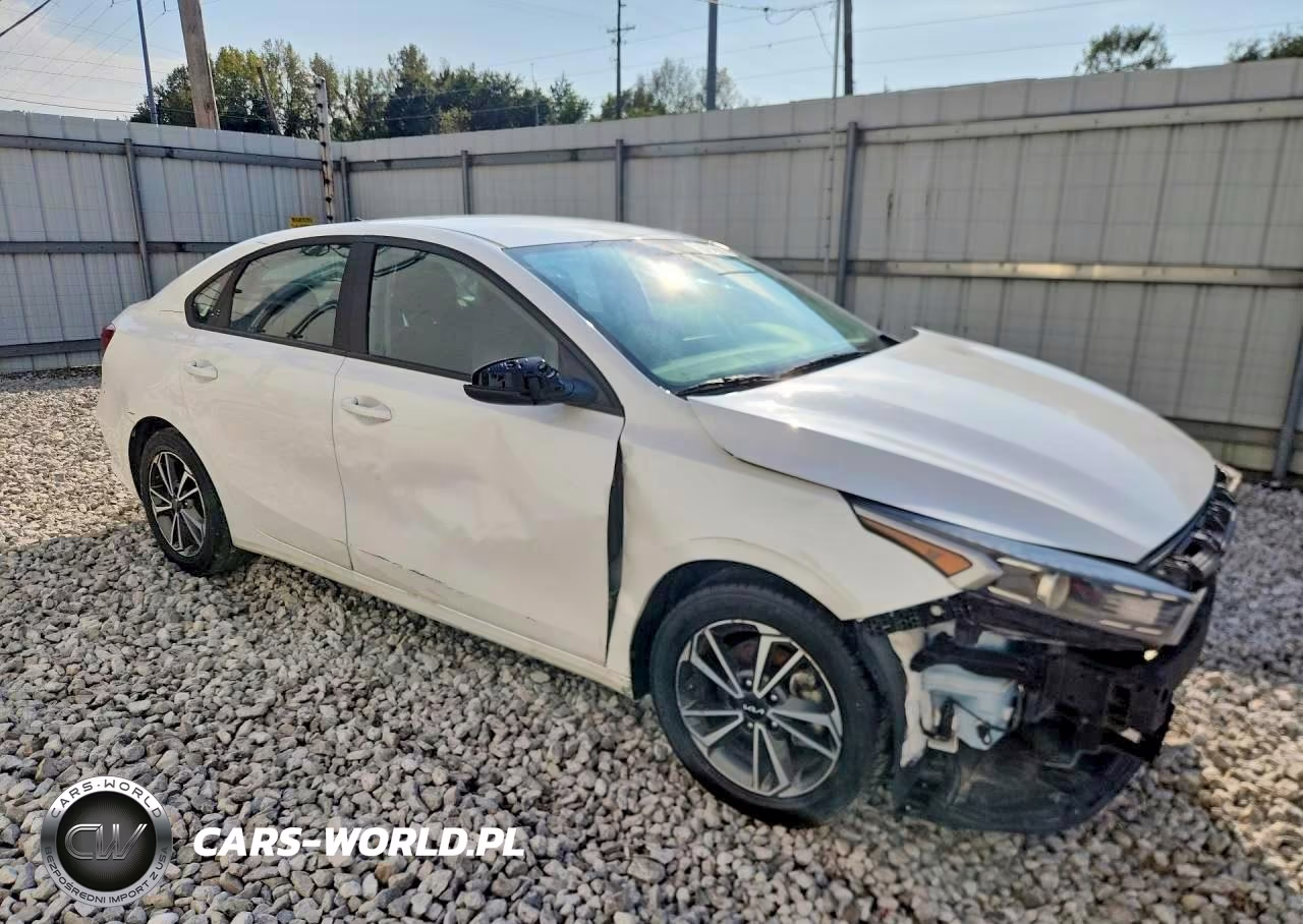 2023 Kia Forte Lxs VIN:3KPF24AD6PE572561 - 4