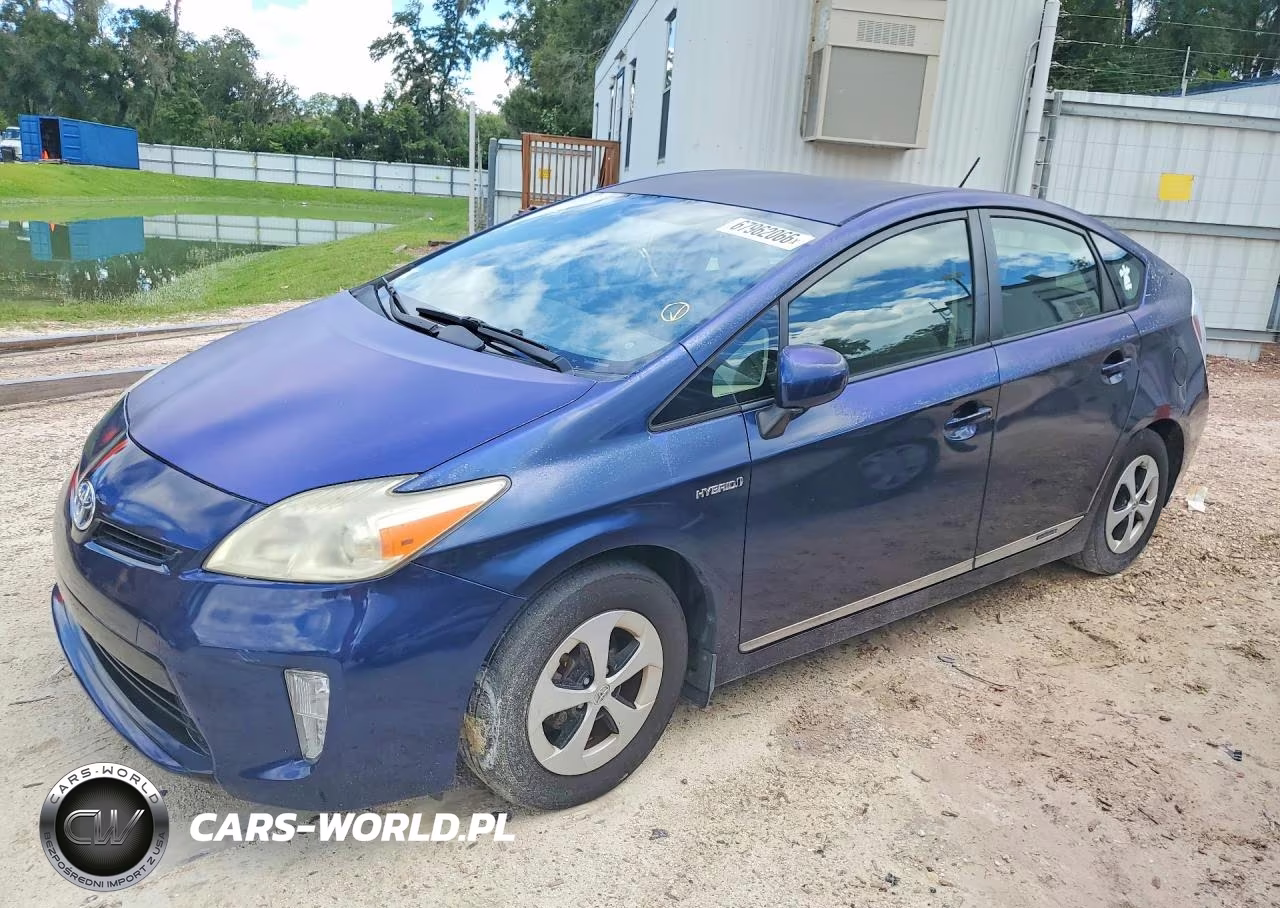 2013 Toyota Prius Three VIN:JTDKN3DU2D1637075 - 1