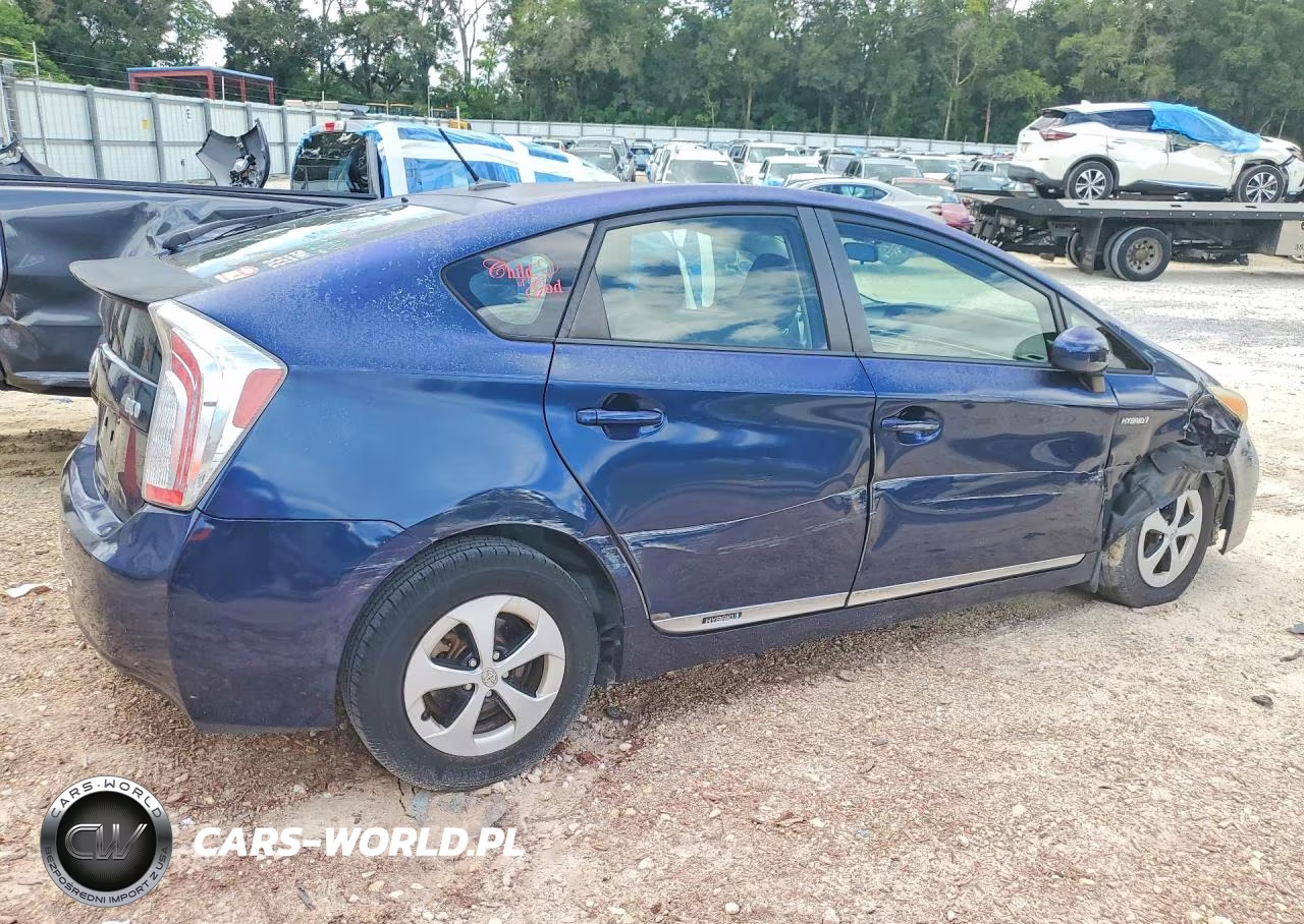 2013 Toyota Prius Three VIN:JTDKN3DU2D1637075 - 3