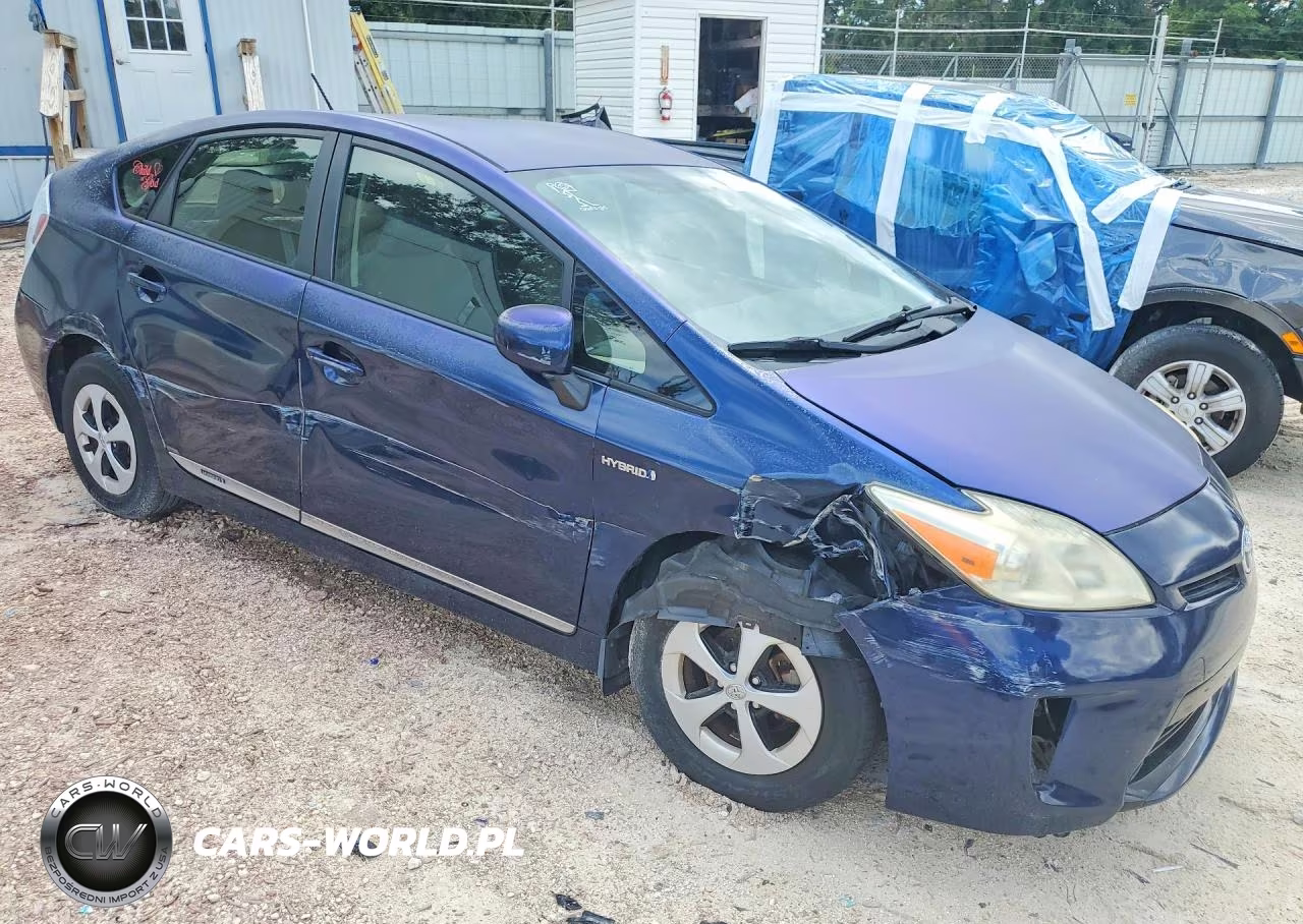 2013 Toyota Prius Three VIN:JTDKN3DU2D1637075 - 4