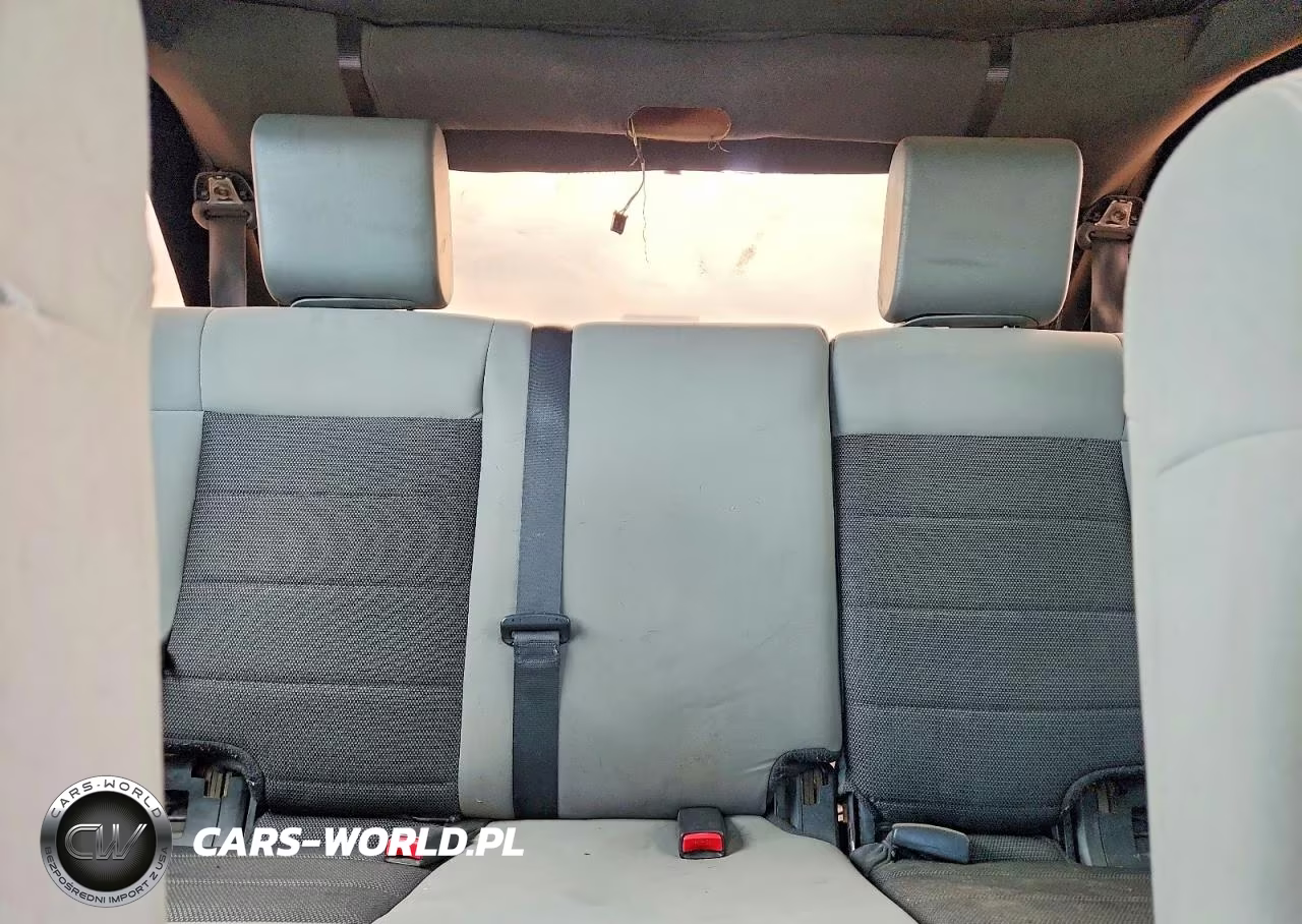 2010 Jeep Wrangler Unlimited Sahara VIN:1J4HA5H13AL198349 - 10