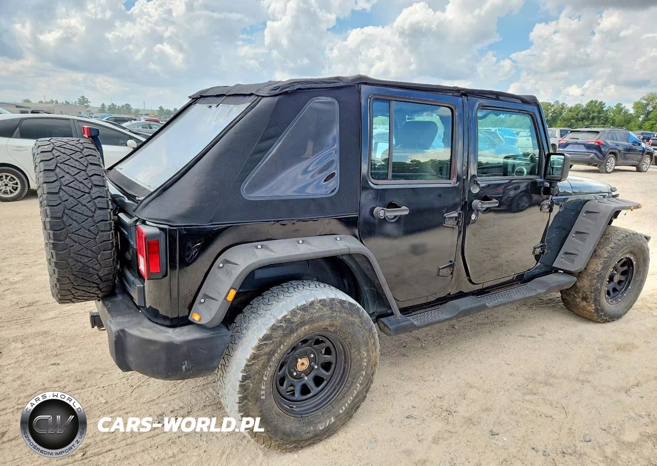 2010 Jeep Wrangler Unlimited Sahara VIN:1J4HA5H13AL198349 - 3
