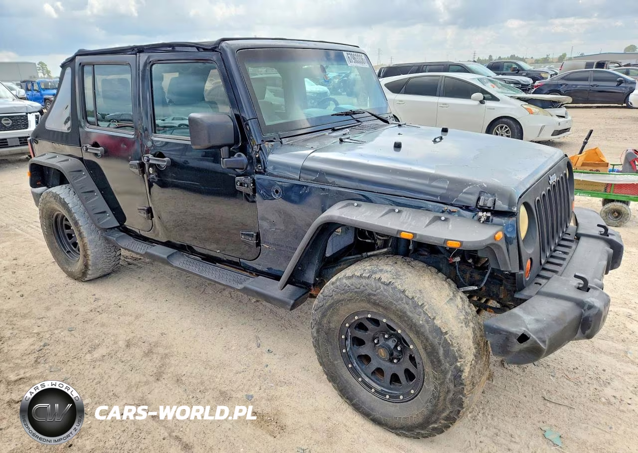 2010 Jeep Wrangler Unlimited Sahara VIN:1J4HA5H13AL198349 - 4