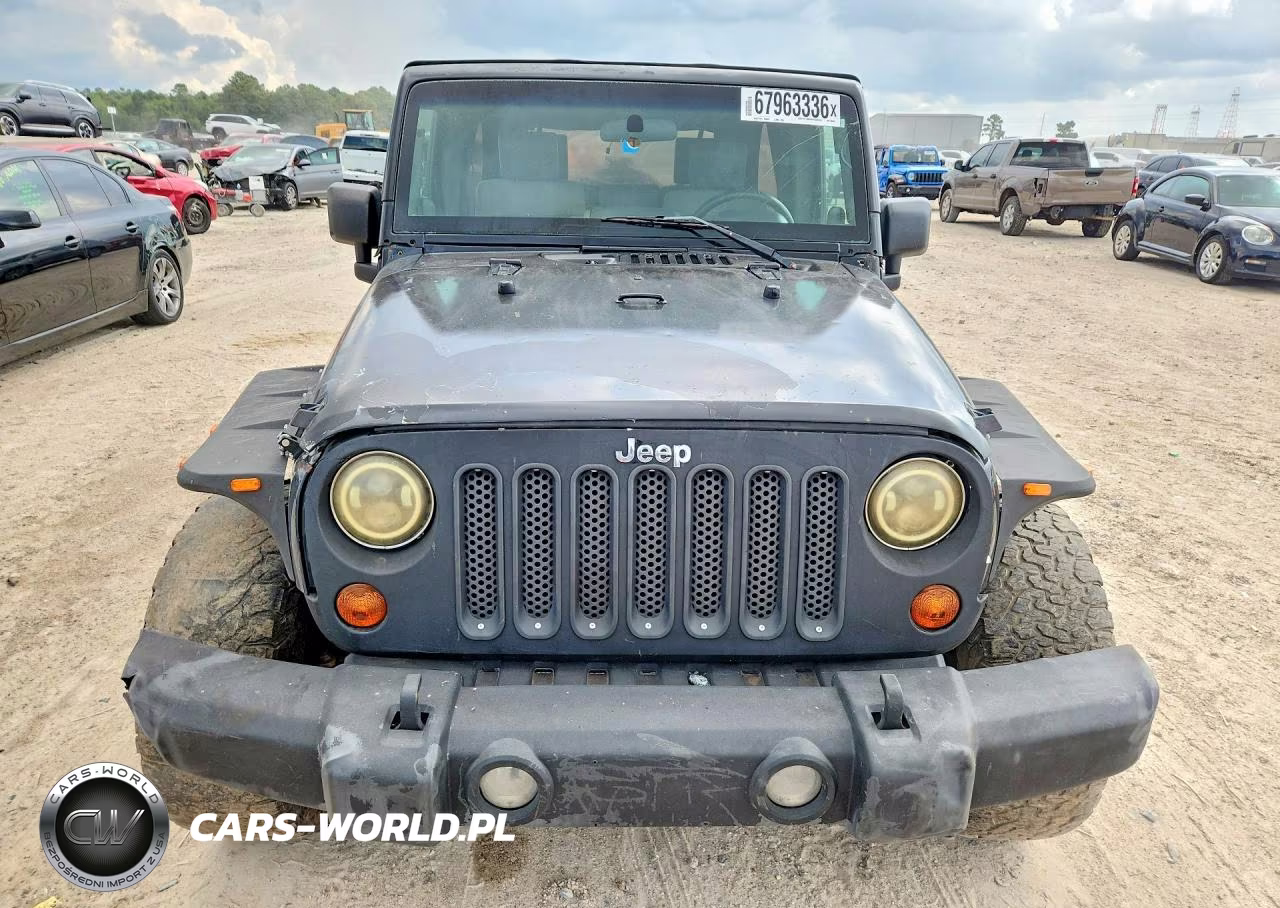 2010 Jeep Wrangler Unlimited Sahara VIN:1J4HA5H13AL198349 - 5