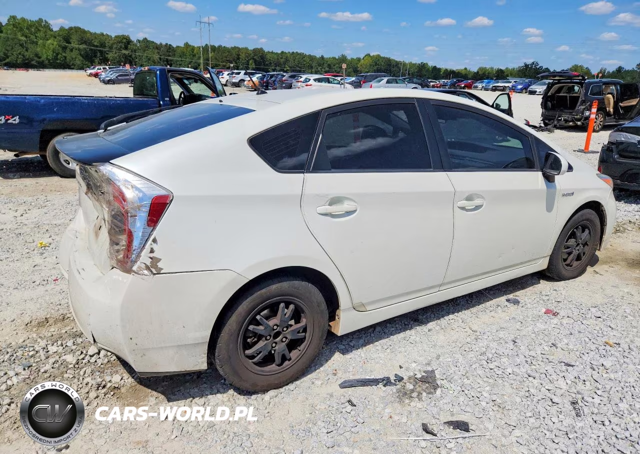 2015 Toyota Prius Two VIN:JTDKN3DU1F0444702 - 3