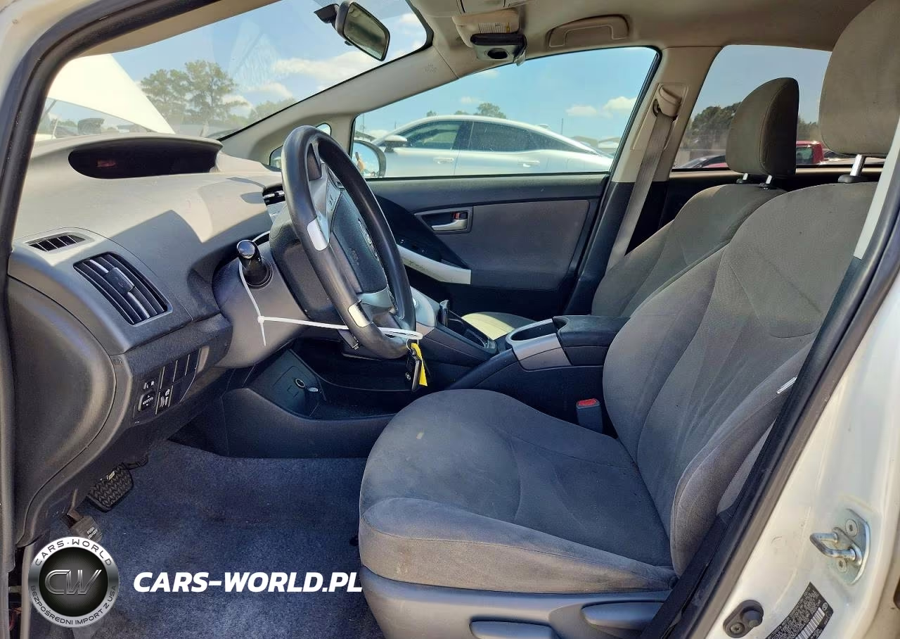 2015 Toyota Prius Two VIN:JTDKN3DU1F0444702 - 7