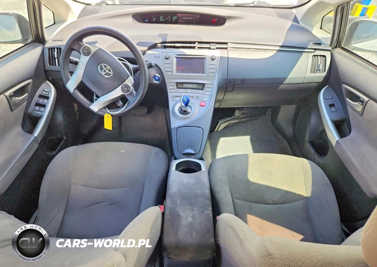 2015 Toyota Prius Two VIN:JTDKN3DU1F0444702 - 8