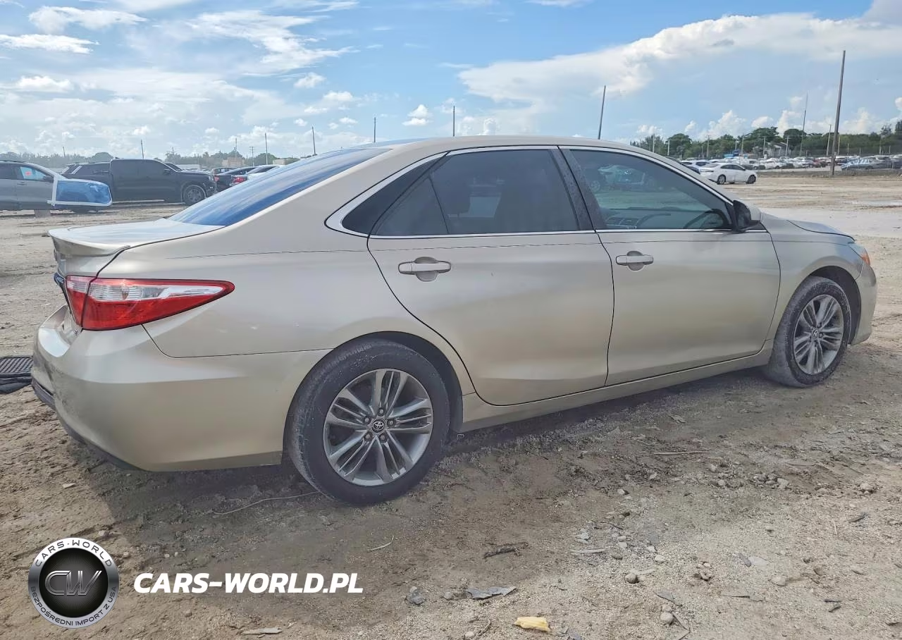 2016 Toyota Camry Se VIN:4T1BF1FK9GU999044 - 3