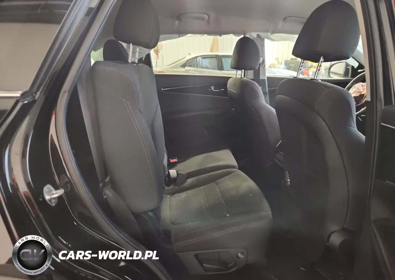 2020 Kia Sorento L VIN:5XYPG4A32LG692044 - 11