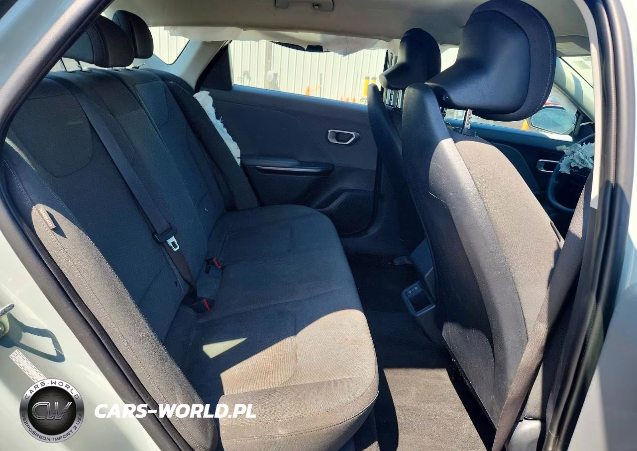 2025 Kia K4 Lxs VIN:3KPFT4DE3SE003001 - 10