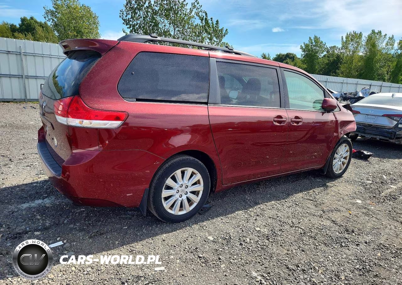 2013 Toyota Sienna Le VIN:5TDJK3DC0DS067589 - 3