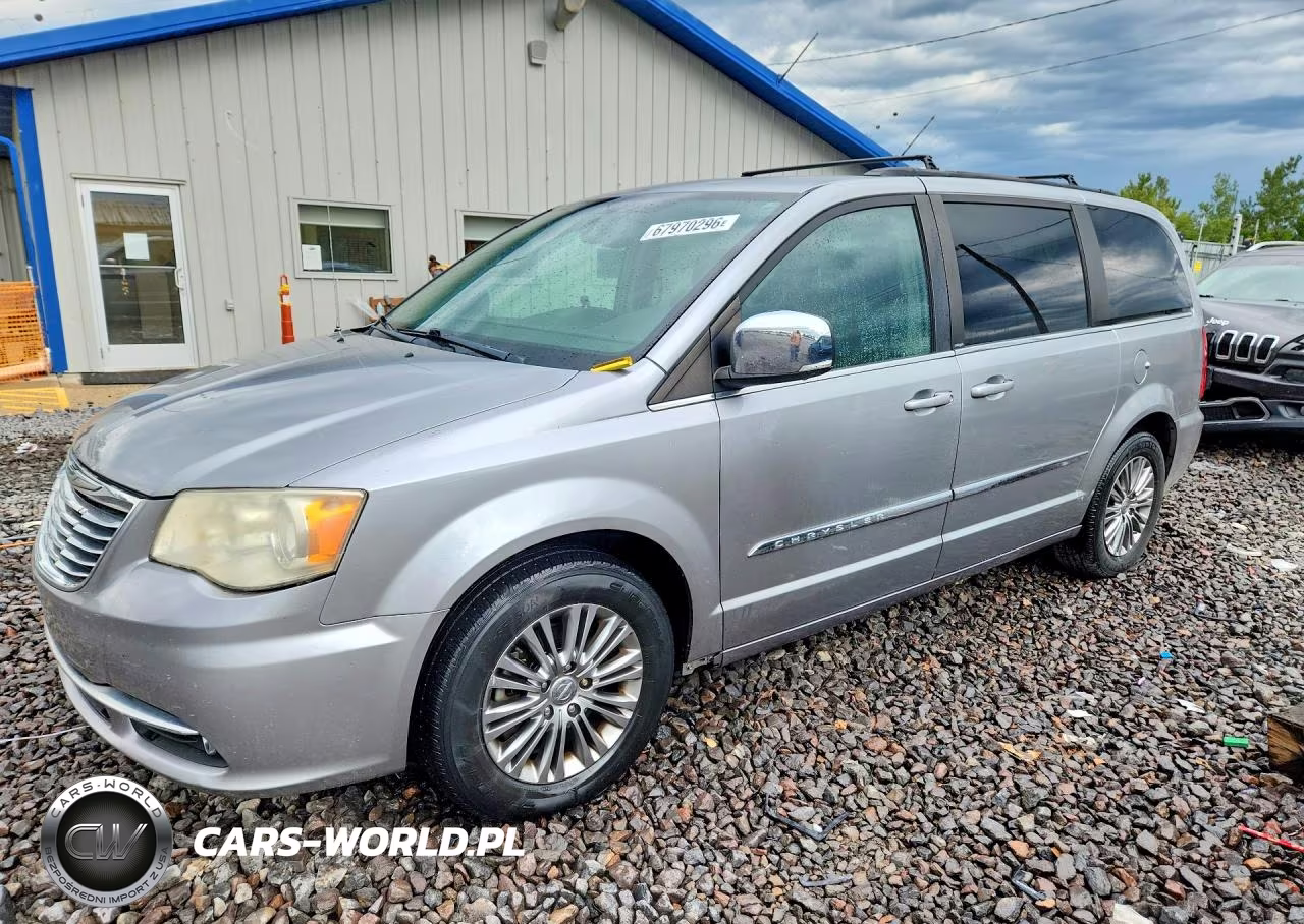 2013 Chrysler Town & Country Touring L – zdjęcie 1 z 13